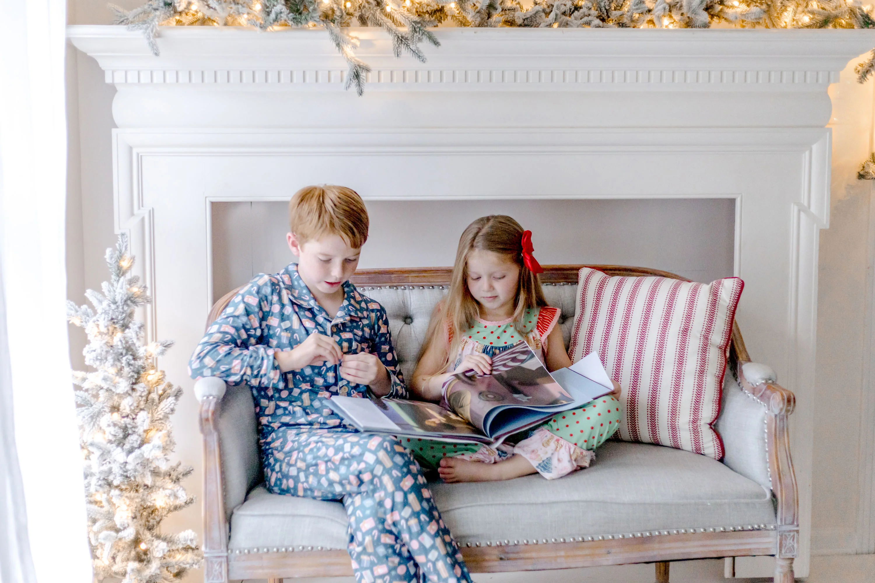 Boy's Santa's Surprise Stash Lounge Set - Image 12