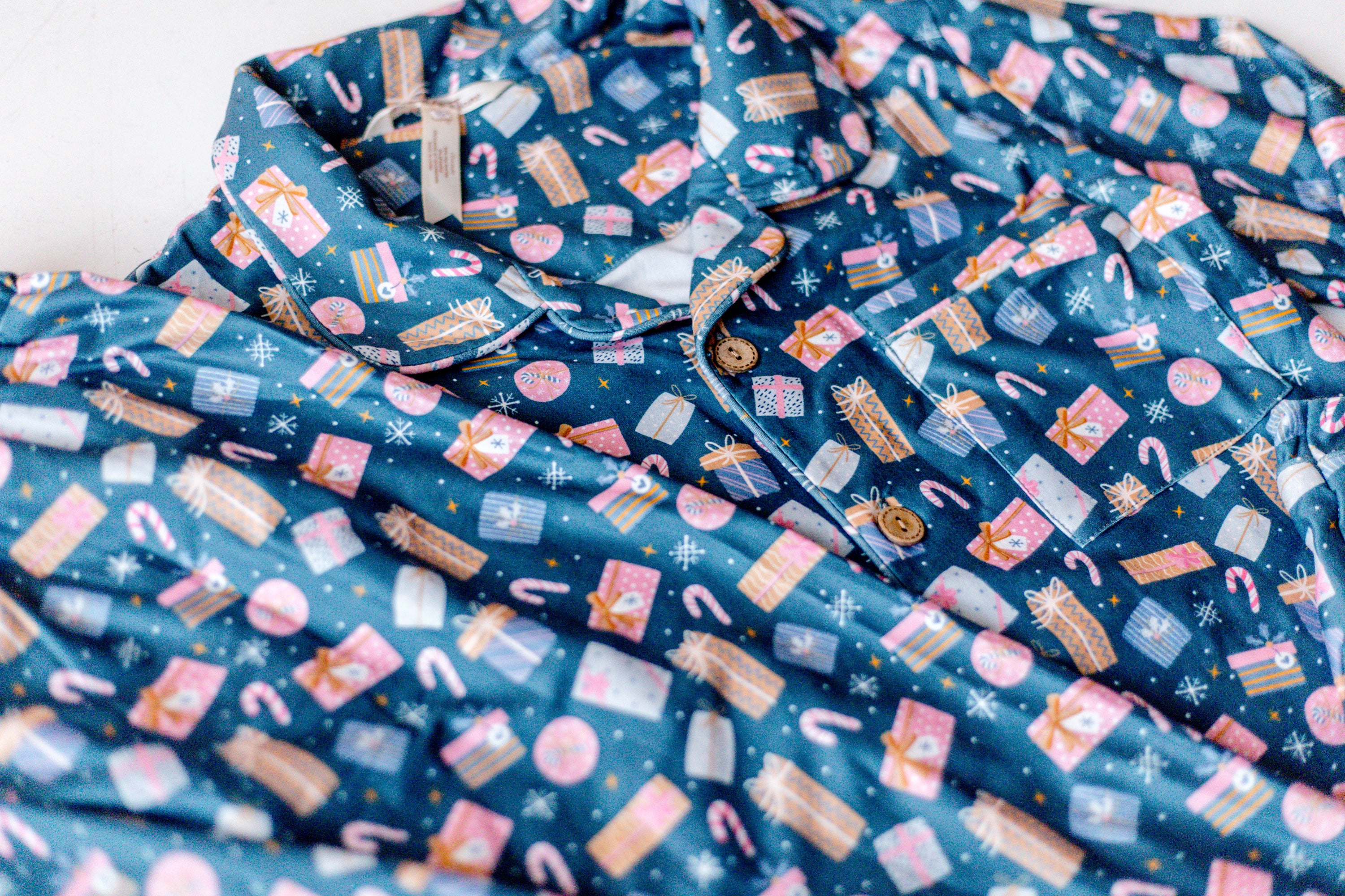 Boy's Santa's Surprise Stash Lounge Set - Image 13