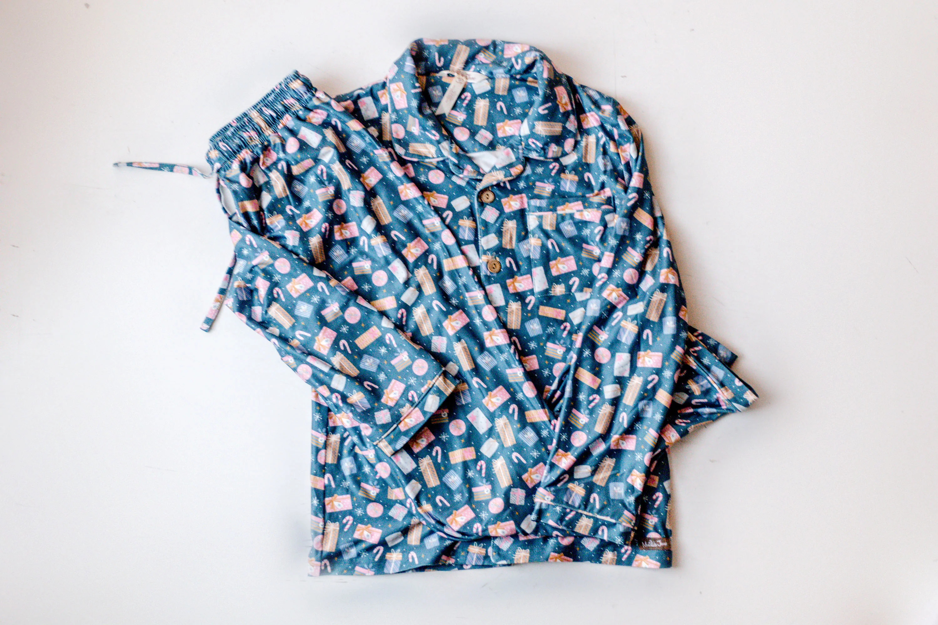 Boy's Santa's Surprise Stash Lounge Set - Image 14