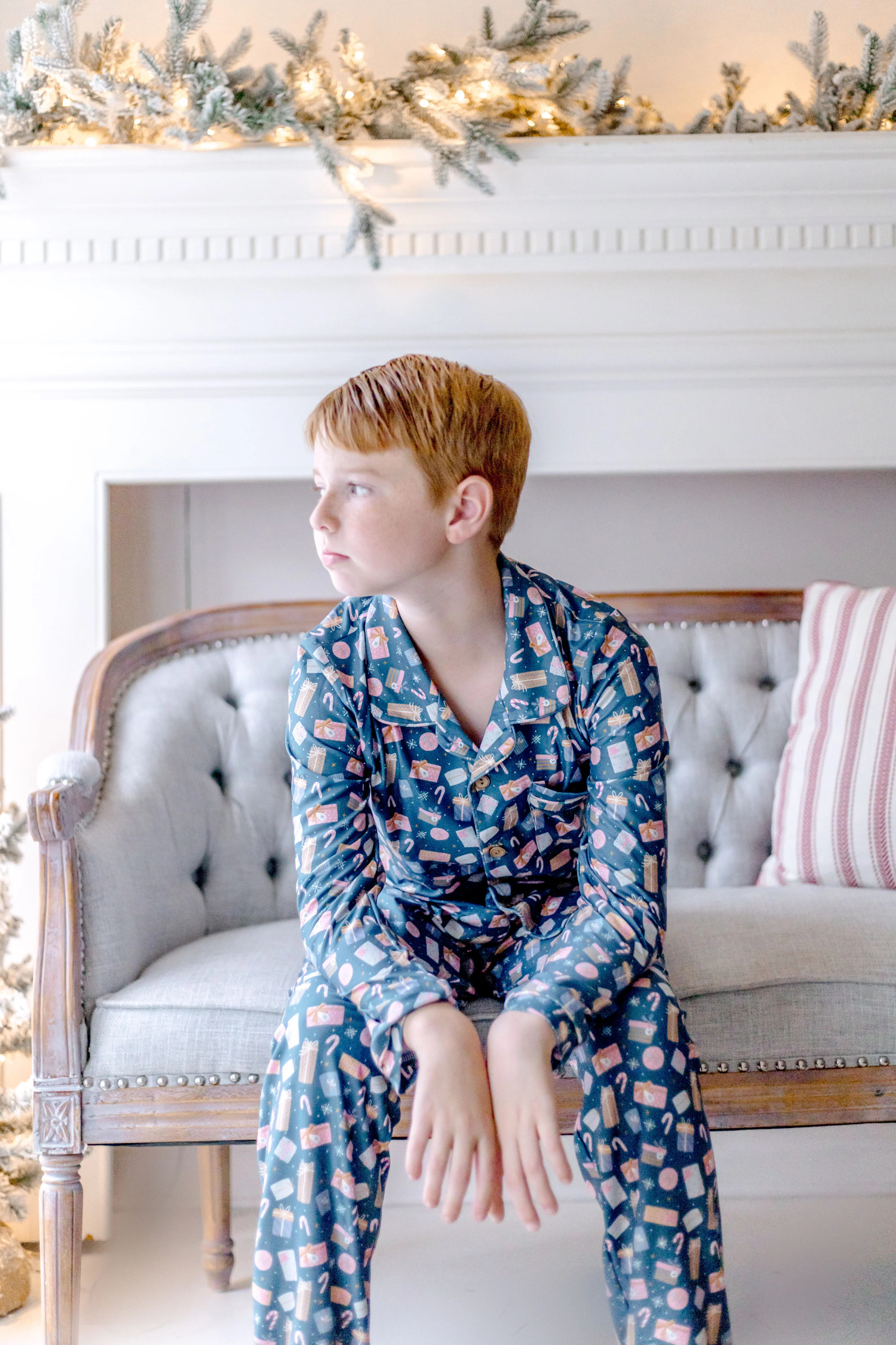 Boy's Santa's Surprise Stash Lounge Set - Image 9