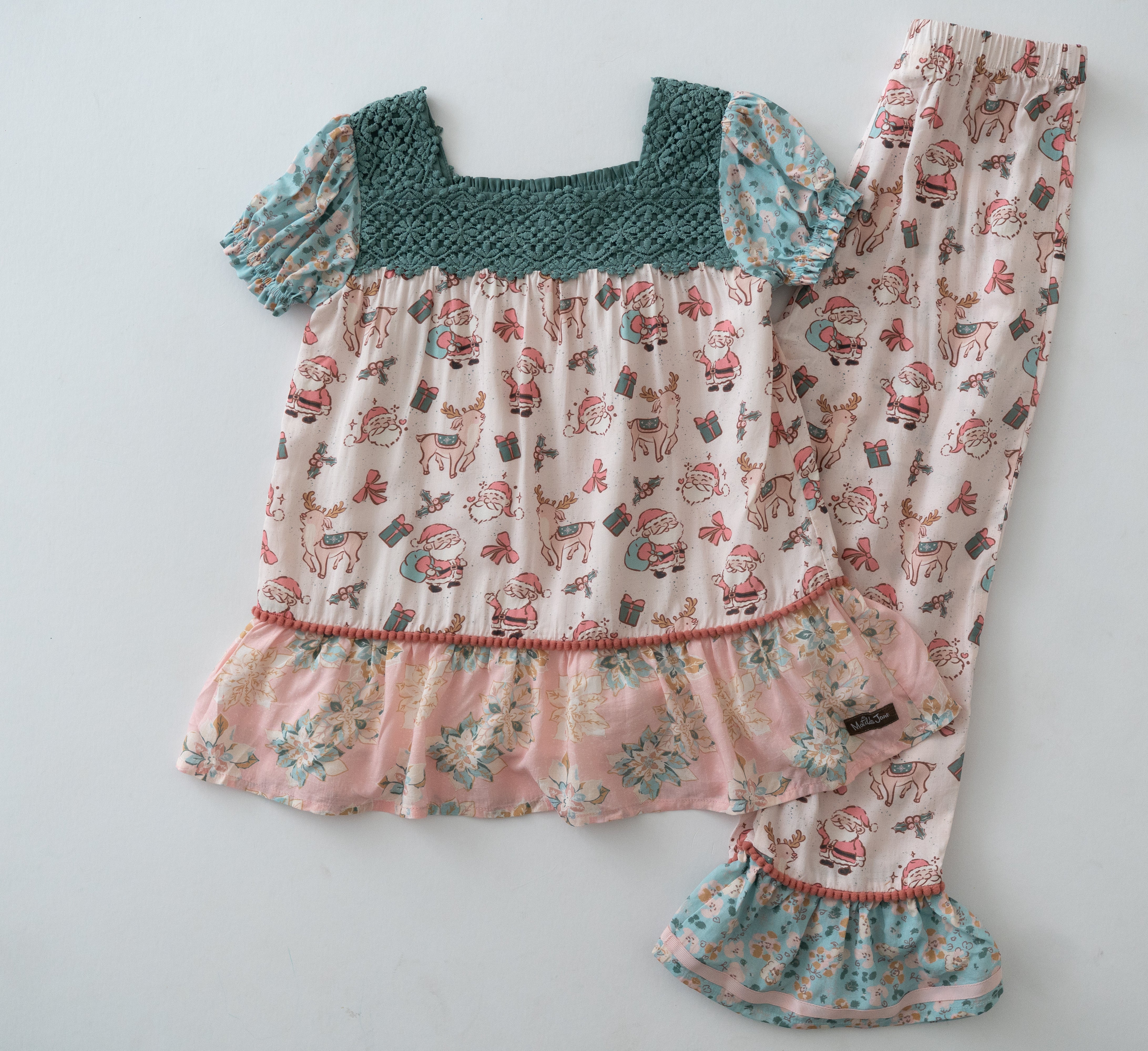 Santa's Sugarplum Lounge Set - Image 4